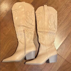 Chic Beige Heeled Boots
